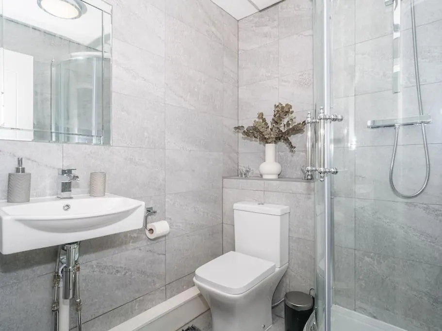 Luxury 2Bed 2Bath Flat In City Centre- Free Parking! Apartment Edinburgh 0*,