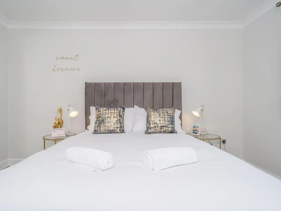 Luxury 2Bed 2Bath Flat In City Centre- Free Parking! Apartment Edinburgh